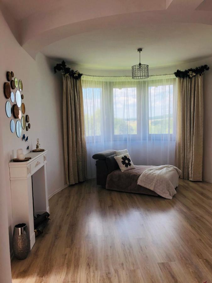Villa Nibylandia Motylkowa Nowa Wies Grodziska Esterno foto